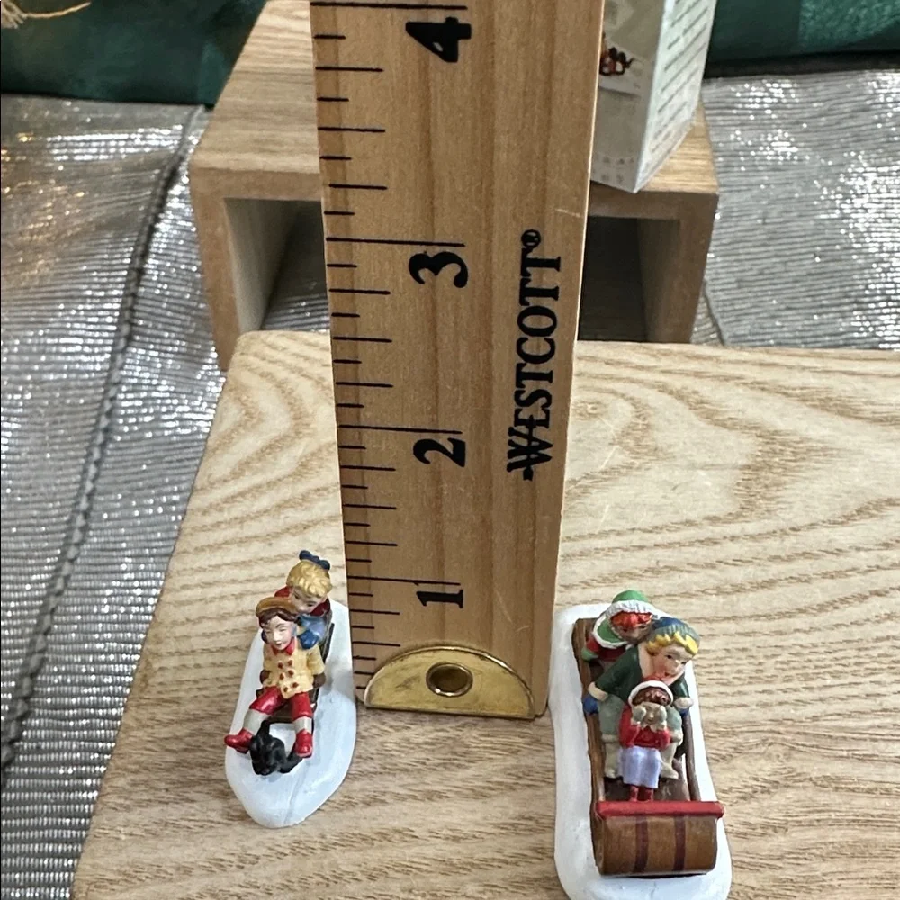 Department 56 Seasons Bay Fun In The Snow Figurine‎